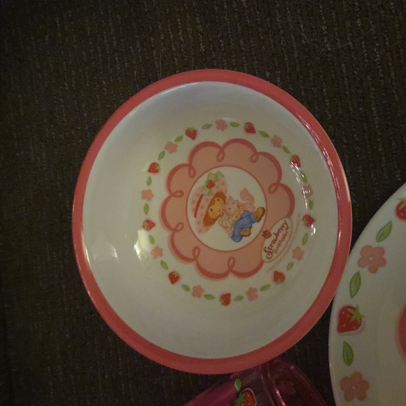 Strawberry shortcake dinnerware sets - Picture 4 of 4